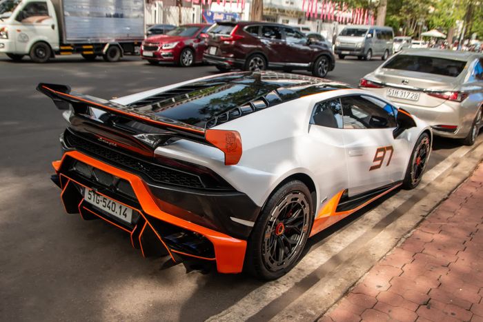 Lamborghini Huracan với gói độ độc đáo tại TP.HCM, số tiền để nâng cấp đã đủ mua một chiếc Toyota Camry 2.0G - Ảnh 3.
