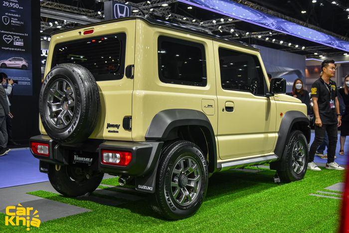 Tôi đã tự mình trải nghiệm chiếc Suzuki Jimny để hiểu tại sao người chơi xe ở Việt Nam lại mê 'tiểu Mẹc G' mặc dù giá cả khó chịu dưới 800 triệu: Có nhiều chi tiết bất ngờ hơn so với những gì thấy trên ảnh - Ảnh 6.