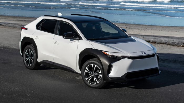 Toyota tháo dỡ một chiếc Tesla và sếp của họ gọi đó là 'tác phẩm nghệ thuật' - Ảnh 5.
