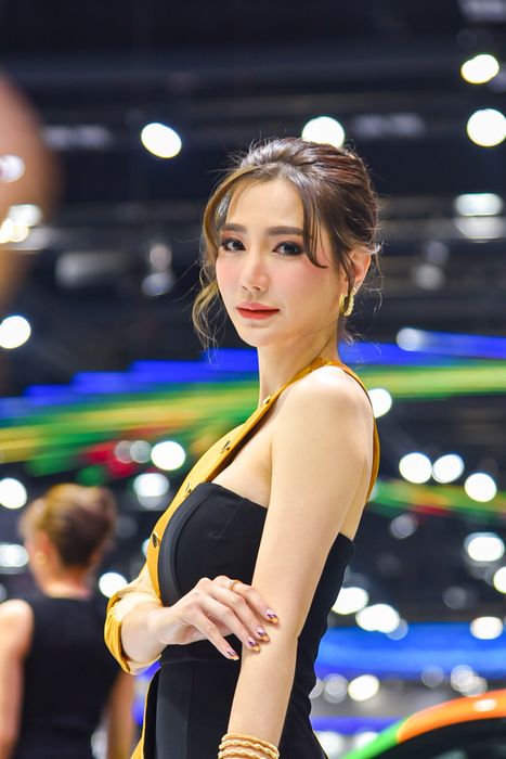 Khám phá vẻ đẹp của dàn người mẫu tại Triển lãm xe hơi Bangkok 2023 - Ảnh 10.
