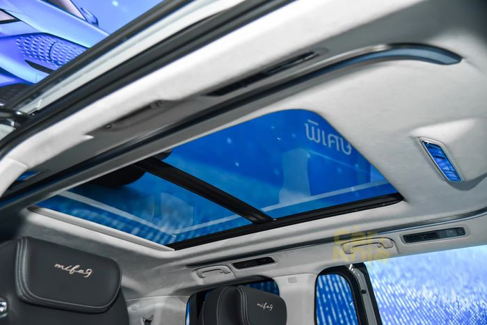 Ảnh thực tế của MG Maxus 9: Kích thước bằng Carnival, giá khoảng 1,5 tỷ đồng, tiện nghi không kém xe sang, ghế 'chủ tịch' không thua kém Alphard - Ảnh 9.
