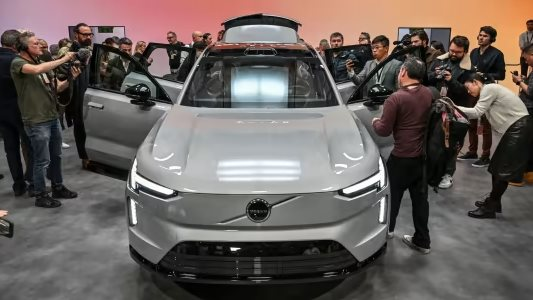 Các hãng xe như Toyota, Volkswagen,...đang rời bỏ thị trường Nga. Vậy người dân Nga sẽ lựa chọn mua loại xe gì để sử dụng? - Ảnh 1.