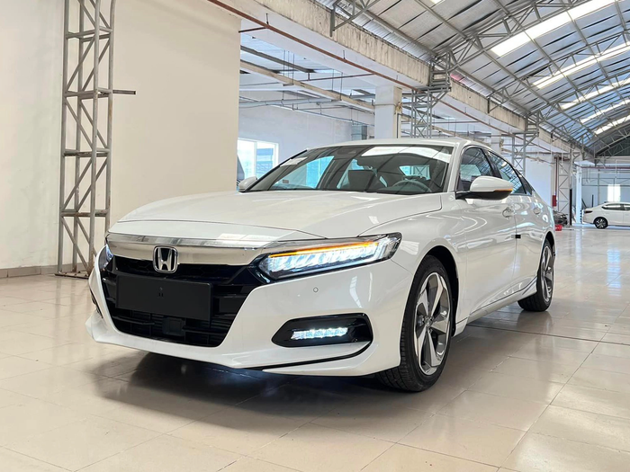 Honda Accord đang được một đại lý giảm giá 140 triệu đồng.