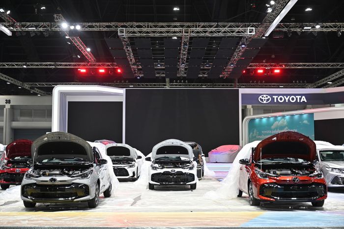 Clip nóng: Quay một vòng tại Triển lãm ô tô Bangkok 2023, hàng trăm chiếc xe đã sẵn sàng khoe sắc tại sự kiện lớn nhất Đông Nam Á - Hình 8.