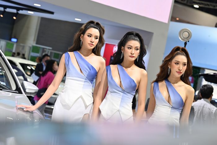 Chiêm ngưỡng dàn người mẫu nóng bỏng tại Triển lãm ô tô Bangkok 2023 - Ảnh 22.