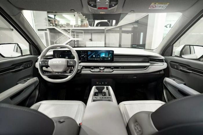 Giới thiệu Kia EV9: Lớn hơn cả Telluride, với ghế xoay 180 độ và là mẫu SUV điện 3 hàng ghế đầu tiên trên thị trường - Ảnh 4.