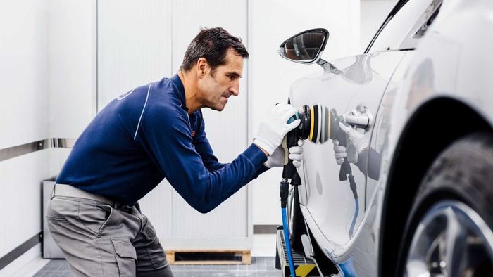 Bugatti cần từ 600 đến 700 giờ chỉ để hoàn thành việc sơn một chiếc xe - Ảnh 3.