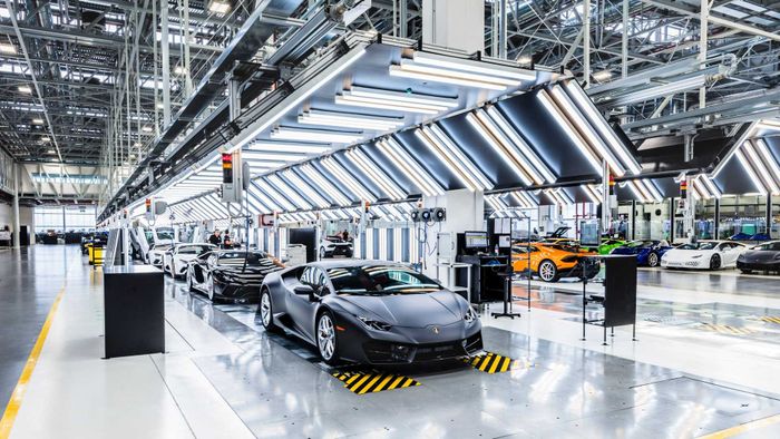 Nhà máy sản xuất siêu xe Lamborghini đã trải qua những thay đổi thế nào sau 60 năm?