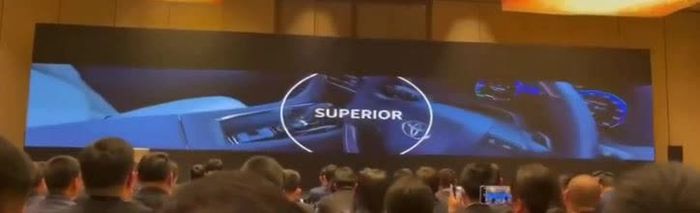 Chi tiết của Toyota Alphard mới được tiết lộ trong ảnh số 4.