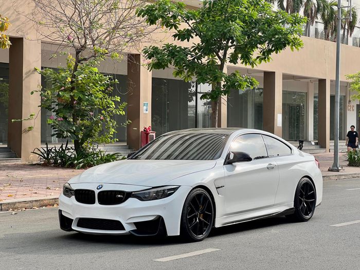 Đấu giá BMW 4-Series độ M4 'tới nóc' giá 1,2 tỷ, người bán chia sẻ: 'Riêng tiền độ đã bằng tiền bán xe' - Ảnh 1.