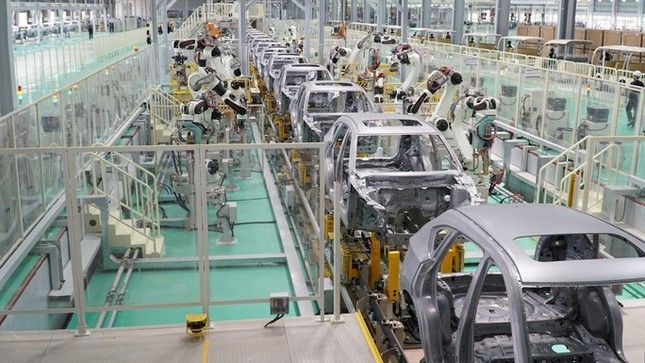 Bộ Tài chính từ chối đề xuất giảm 50% lệ phí trước bạ ô tô - Ảnh 1.