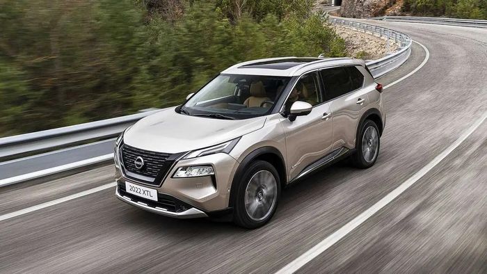 Nissan nghi ngờ Toyota phóng đại thông số của SUV bán chạy nhất thế giới - Ảnh 2.