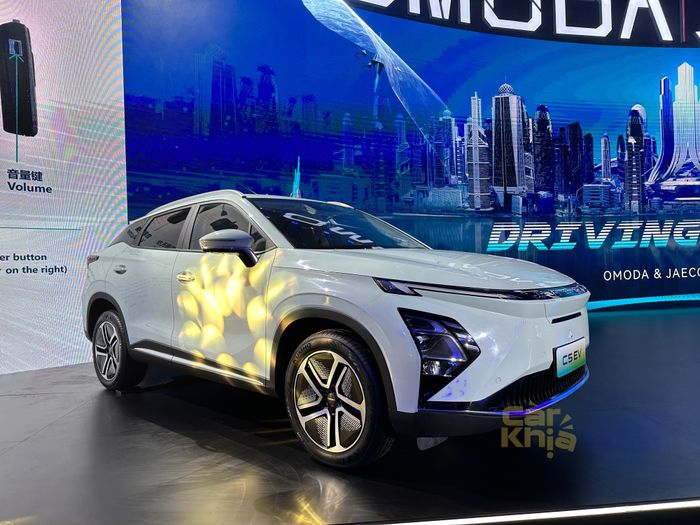 Omoda C5 EV ra mắt toàn cầu: Sẽ được bán tại Việt Nam vào cuối năm nay, kích thước lớn như Corolla Cross, với mức giá tương đương với Kia Seltos.