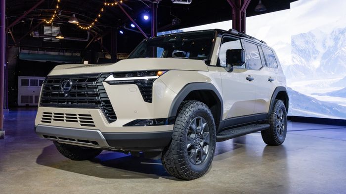 Hình ảnh thực tế của Lexus GX 2024: Xe mang phong cách Land Cruiser đời 70 - Ảnh 1.