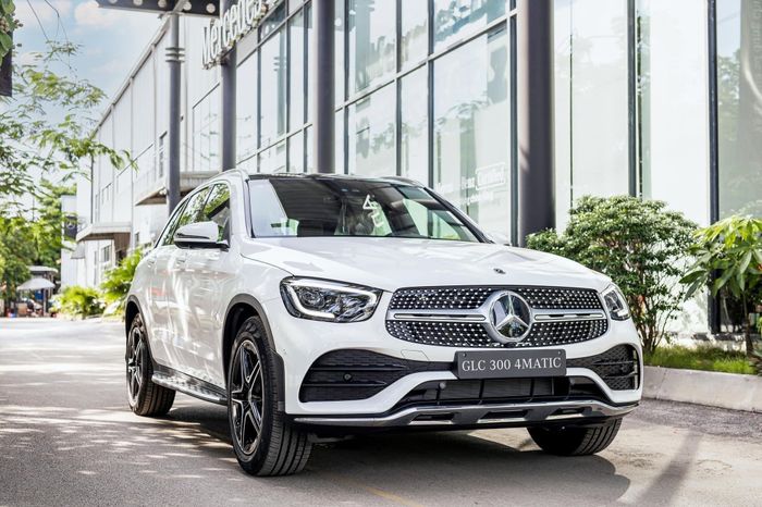 Mercedes-Benz GLC bản cũ giảm giá cao nhất là hơn 500 triệu đồng tại đại lý, số lượng có hạn - Hình 1.