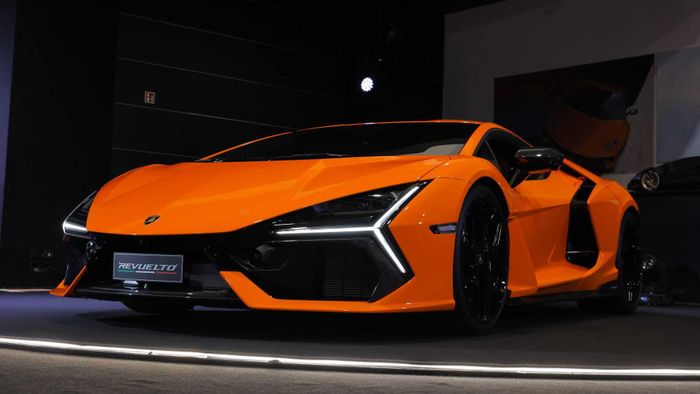 Lamborghini Revuelto chính thức ra mắt: Dòng xe thừa kế Aventador, với công suất trên 1.000 mã lực - Ảnh 12.