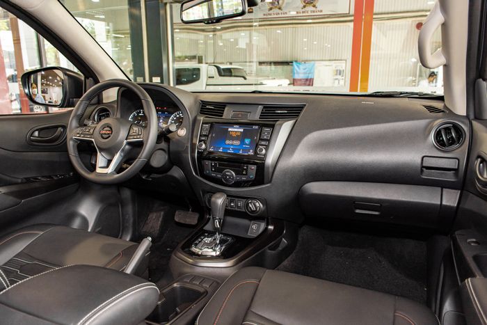 Giá xe Nissan Navara giảm sâu chưa từng thấy: Giá thấp nhất chỉ còn 634 triệu đồng, cạnh tranh với Ford Ranger - Hình 4.