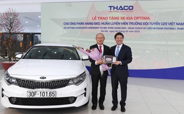 Sau 5 năm làm việc tại Việt Nam, HLV Park Hang-seo sở hữu 4 chiếc xe hơi có giá trị lên đến 5 tỷ đồng - Ảnh 1.