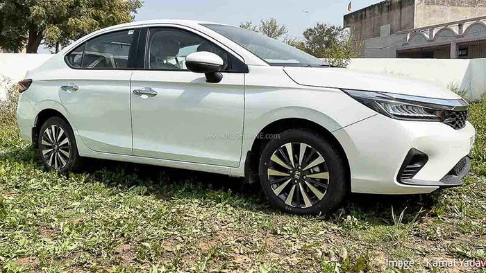 Honda City 2023 xuất hiện lần đầu ngoài đời thực: Được trang bị cửa sổ trời, màn hình lớn sau vô-lăng, sự xuất hiện của nó ở Việt Nam sẽ tạo ra sức ép đối với Vios - Ảnh 4.