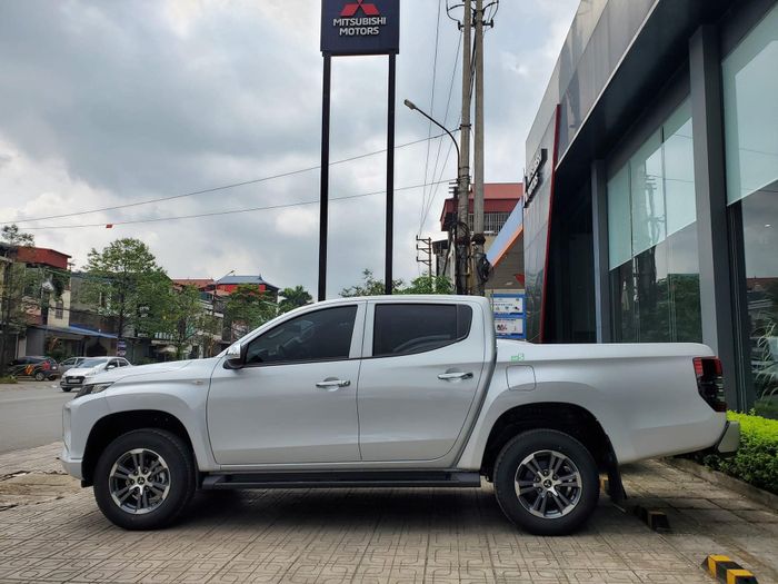 Đại lý giảm giá Mitsubishi Triton hơn 80 triệu đồng: Phiên bản tiêu chuẩn chỉ còn 583 triệu, là mức giá rẻ nhất trong phân khúc nhưng có điều kiện.