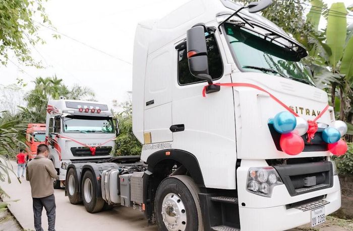 Chú rể ở Hà Tĩnh tổ chức đám cưới 'lớn' rước dâu bằng 20 xe container - Ảnh 10.