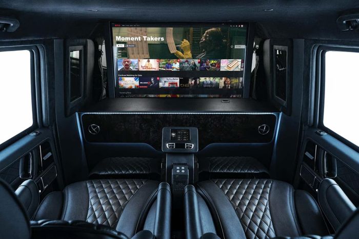 Bên một đại lý cá nhân đang bán Mercedes-AMG G 63 phiên bản limousine dài hơn 6 mét: Bên ngoài được làm chắc chắn chống đạn, phù hợp với những người yêu thích 'riêng tư' - Hình ảnh 4.