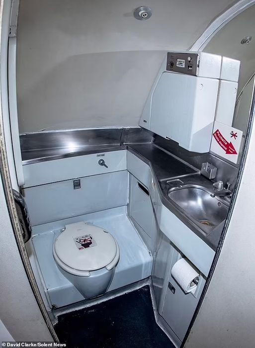 Chi tiêu 140 triệu đồng mua máy bay cũ để biến nó thành 'đồ chơi', một giáo sư đại học đã gây ấn tượng mạnh khi mọi người bước vào bên trong và hiện giờ anh ta đang kiếm tiền bằng việc cho thuê - Ảnh 5.