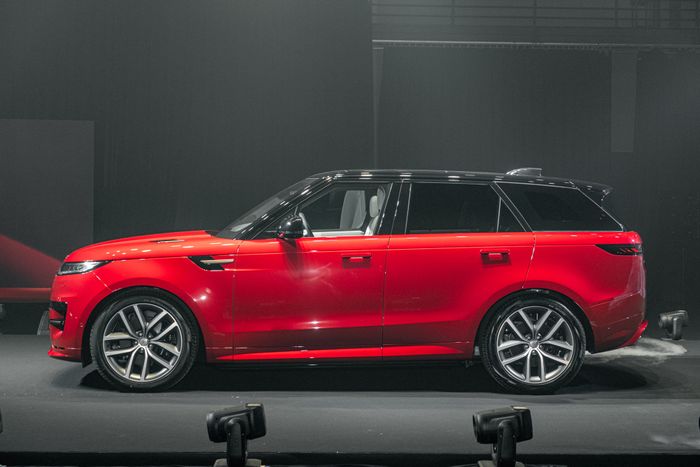 Khám phá giá 'option' của Range Rover Sport 2023: Thêm vài tính năng bay giống chiếc Fadil, bậc lên xuống giá gần 200 triệu - Ảnh 7.