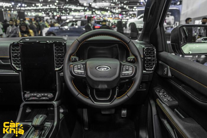 Ảnh thực tế của Ford Everest Wildtrak sắp ra mắt tại Việt Nam với giá 1,3 tỷ đồng cho bản full option, thêm 8 triệu để có màu giống xe bán tải - Ảnh 8.