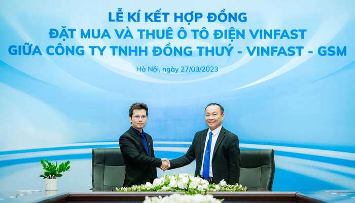 Doanh nghiệp đầu tiên thuê 500 ô tô điện VinFast, đặt mua thêm 40 xe VF e34 - Ảnh 1.