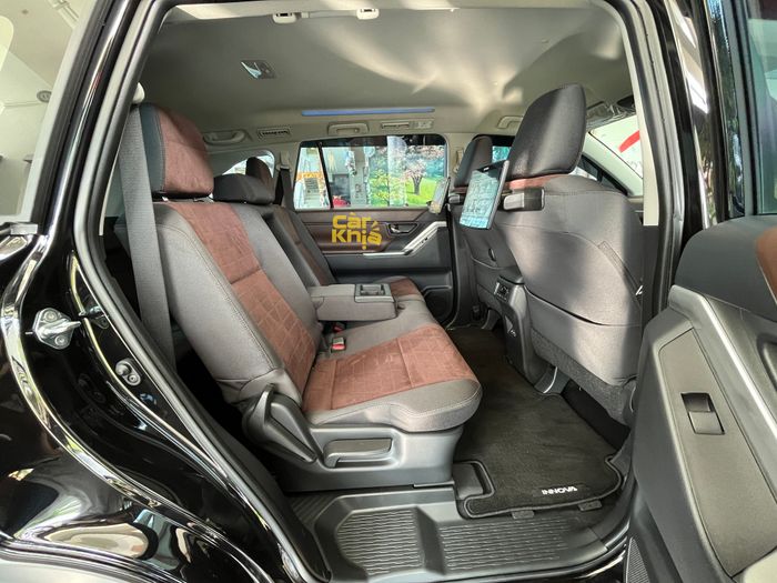 Trải nghiệm Toyota Innova tại Indonesia trước khi về Việt Nam: không gian rộng rãi, vỏ xe dày dặn hơn, thiết kế hiện đại - Ảnh 14.