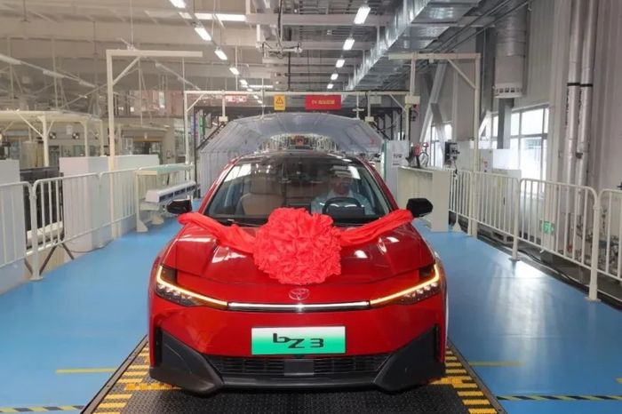 Toyota bZ3 chính thức ra mắt với công nghệ đến từ hãng xe điện hàng đầu thế giới - Hình 2.