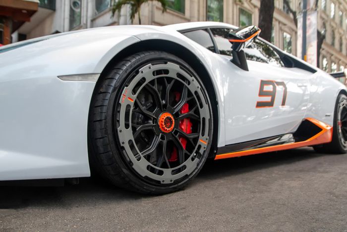 Lamborghini Huracan được độ độc đáo tại TP.HCM, chi phí nâng cấp đủ để mua một chiếc Toyota Camry 2.0G - Ảnh 7.