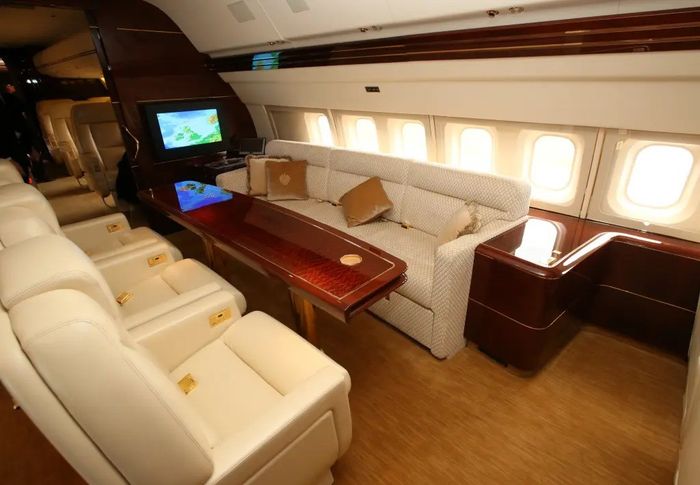 Boeing 757 mạ vàng của ông Donald Trump - Ảnh 5.