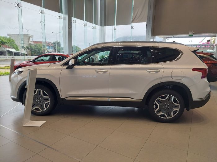 Hyundai Santa Fe tiếp tục giảm giá mạnh tại các đại lý: Giảm cao nhất lên đến 160 triệu đồng, quyết định chiếm lại ngôi đầu từ Everest - Hình 3.