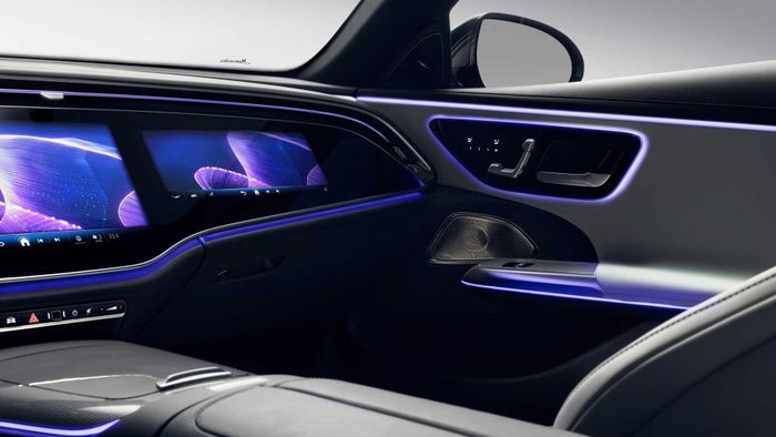 Mercedes-Benz giới thiệu trước nội thất mới của E-Class với màn hình lớn, tích hợp TikTok và camera selfie mặc định - Ảnh 10.