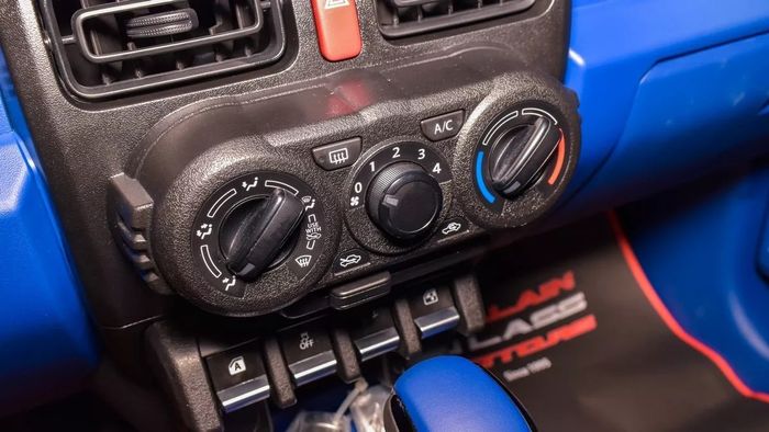 Suzuki Jimny tỏa sáng với phong cách Brabus G-Class để thu hút sự chú ý của các đại gia dầu mỏ Trung Đông - Ảnh 11.