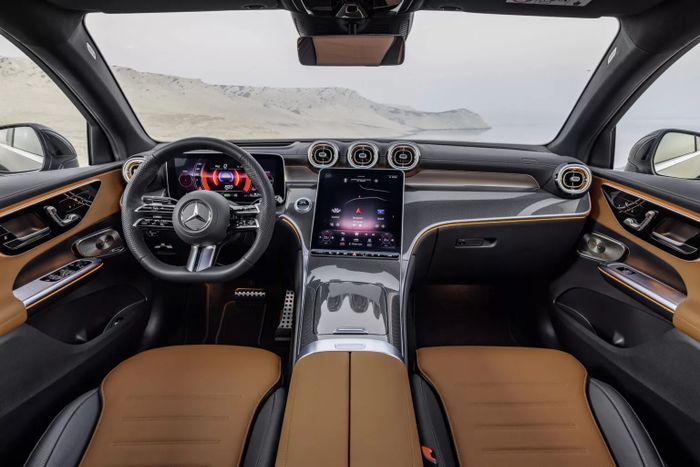 Mercedes-Benz GLC Coupe hoàn toàn mới: Rộng rãi hơn khi lai SUV, được trang bị thêm sức mạnh từ động cơ điện - Ảnh 4.