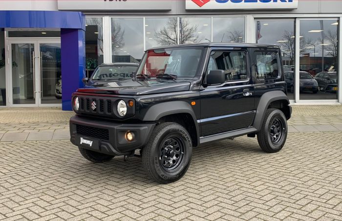 Showroom bán xe đã độ lại Suzuki Jimny cho Hoàng Kim Khánh, khiến nó trở nên lấp lánh hơn cả G 63 và được bán với giá gấp đôi so với giá gốc - Ảnh 2.
