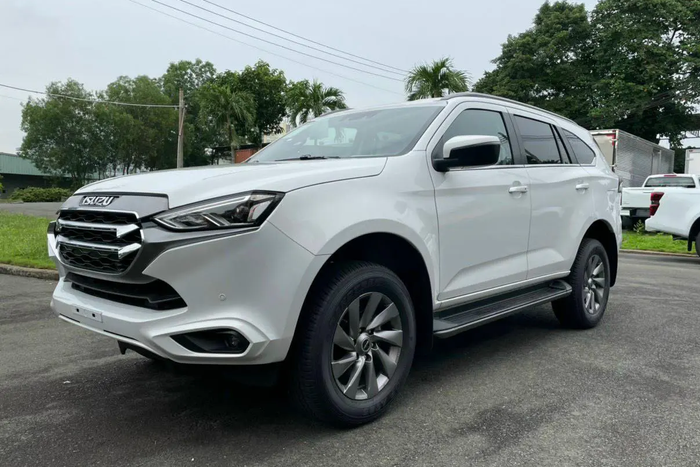 SUV 7 chỗ giảm giá mạnh xả hàng tồn ở Việt Nam: Từ mu-X đến Fortuner, Santa Fe đều giảm giá, cao nhất lên đến 180 triệu đồng - Xem ảnh 2.