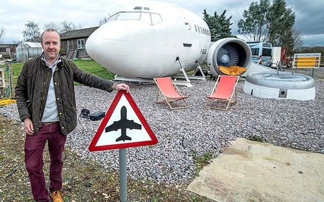 Chi tiêu 140 triệu đồng để mua một chiếc máy bay cũ và biến nó thành một 'đồ chơi' - Ảnh 1.