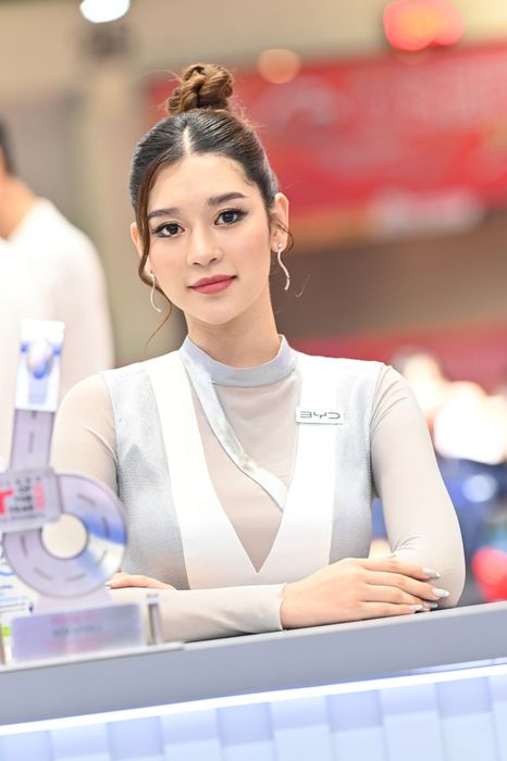 Chiêm ngưỡng dàn người mẫu nóng bỏng tại Triển lãm ô tô Bangkok 2023 - Ảnh 23.