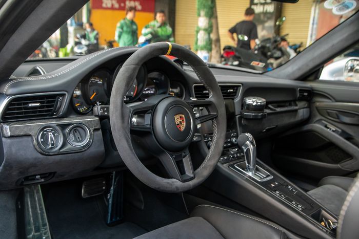Lần đầu tiên, ông Đặng Lê Nguyên Vũ chia sẻ về siêu phẩm Porsche 911 GT2 RS: 4 năm, 76km, thậm chí còn có phần chưa mở tem - Ảnh 6.