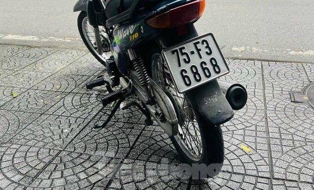 Xe máy Honda Wave cổ mang biển số 'lộc phát' ở thành phố Huế - Ảnh 4.
