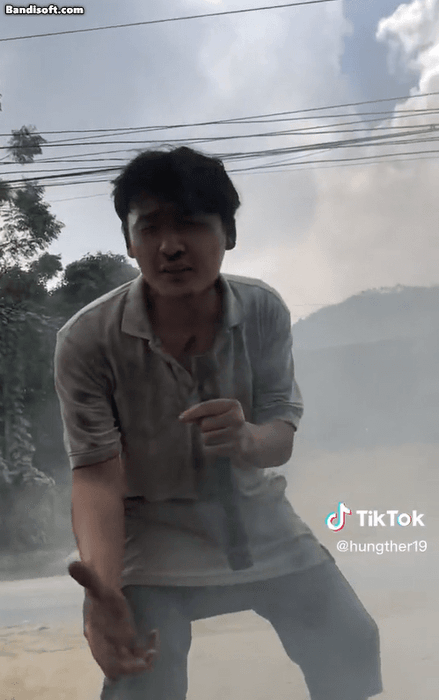 Thợ sửa xe nổi tiếng trên MXH với MV 'cây nhà lá vườn' độc đáo, thu hút triệu lượt xem dù không trang trí đặc biệt - Ảnh 3.