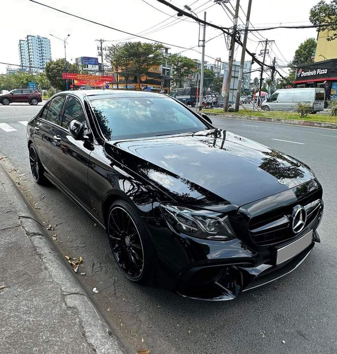 Chủ xe Mercedes-Benz E 300 đã chi tiêu 400 triệu đồng để phủ lớp vàng, sau đó rao bán với giá cao hơn thị trường lên đến cả tỷ đồng - Ảnh 2.