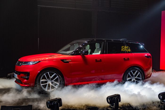 Range Rover Sport 2023 chính thức ra mắt tại Việt Nam: Giá bắt đầu từ 7,3 tỷ đồng, cao nhất gấp đôi so với BMW X5 - Ảnh 1.