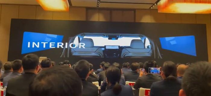 Toyota Alphard mới tiết lộ nhiều chi tiết đặc biệt trong ảnh số 7.