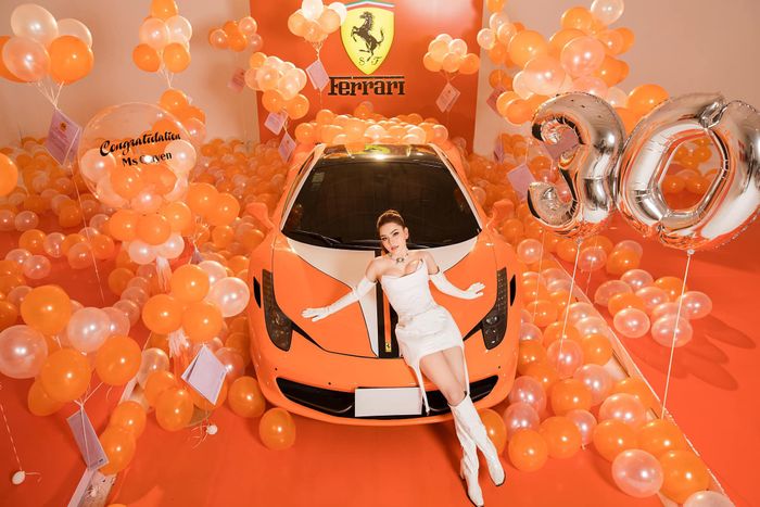 Hot girl Bến Tre mua siêu xe Ferrari 458 Spider hiếm có vào dịp sinh nhật 30 tuổi - Ảnh 1.