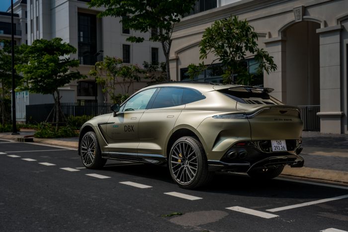 Siêu SUV Aston Martin DBX707 thứ ba đã lăn bánh tại Việt Nam, giá gần 22 tỷ đồng - Ảnh 5.